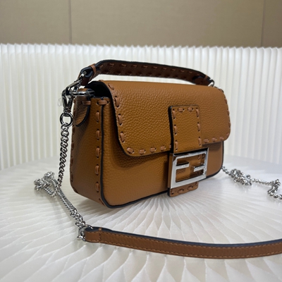 フェンディバッグ背面デザイン